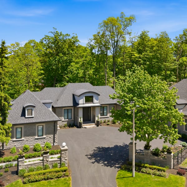 5-bedroom luxury home in 3205 Highpoint Court, Burlington, ON