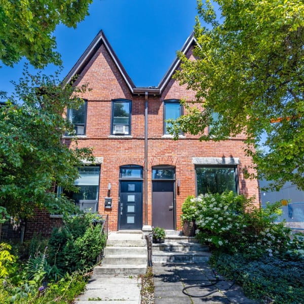 4-bedroom luxury home in 10 Follis Avenue, Toronto, ON