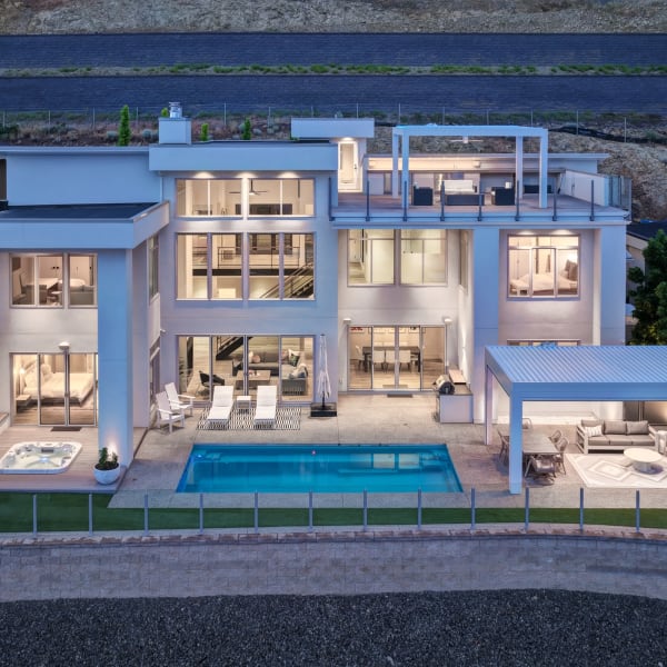 luxury home in 1384 Pinot Noir Drive, West Kelowna, BC