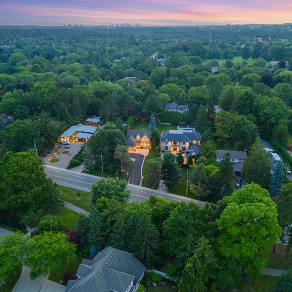 4-bedroom luxury home in 807 Indian Road, Mississauga, ON