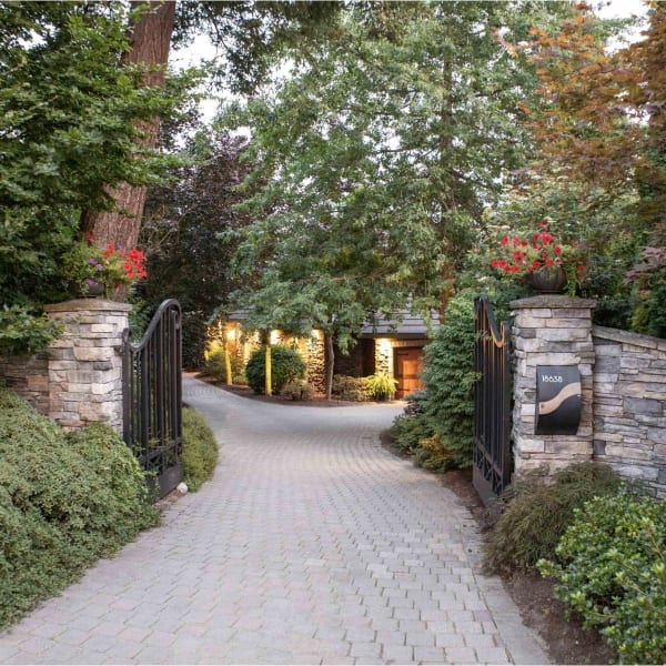 5-bedroom luxury home in 18638 54A Avenue, Surrey, BC