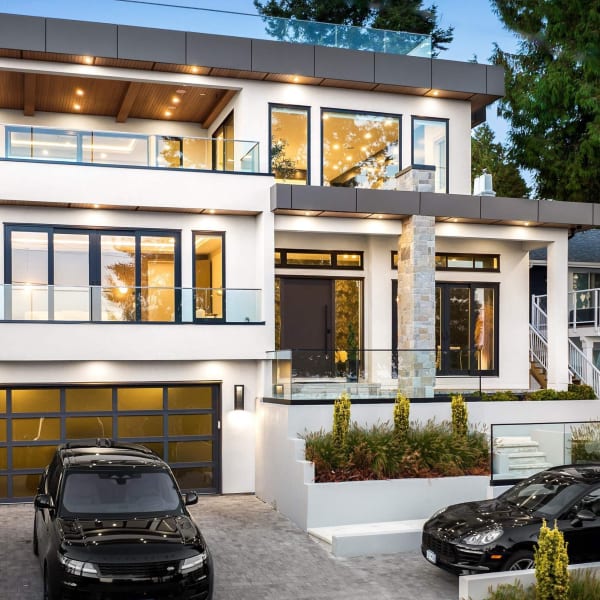 5-bedroom luxury home in 13169 Marine Drive, Surrey, BC