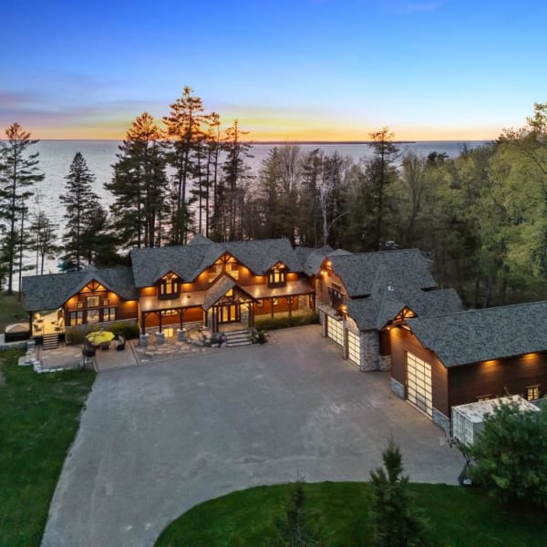 9-bedroom luxury home in 27440 Cedarhurst Beach Road, Brock, ON