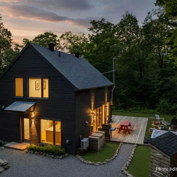 3-bedroom luxury home in 15 Rue du Lac - Gilbert, Bolton-Est, QC