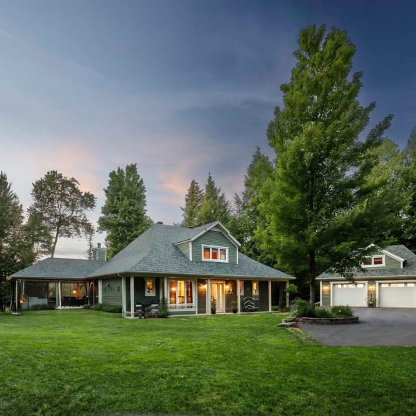 3-bedroom luxury home in 65 Rue de la Rivière, Sainte-Catherine-de-Hatley, QC
