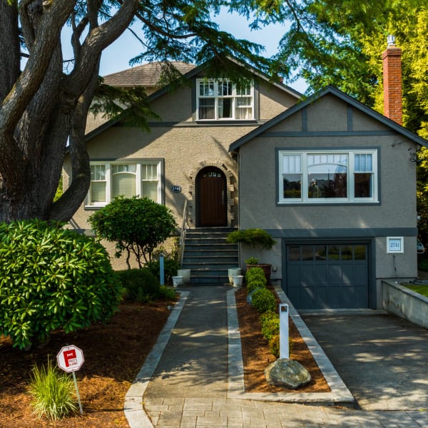 5-bedroom luxury home in 2741 Dufferin Avenue, Victoria, BC
