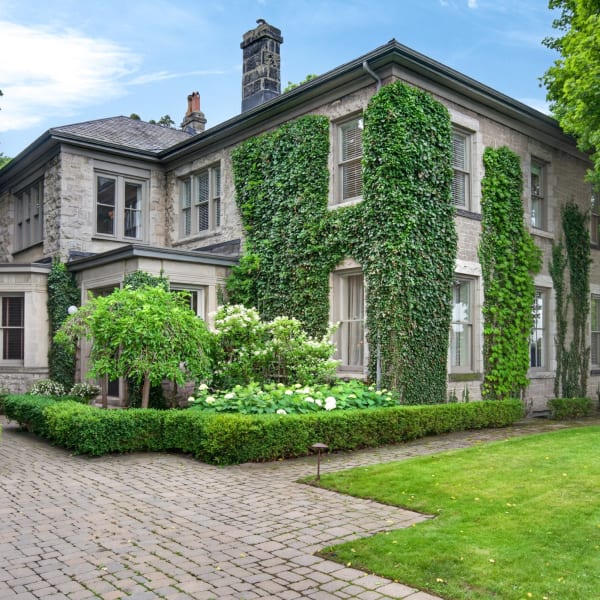 5-bedroom luxury home in 77 Claremont Drive, Hamilton, ON