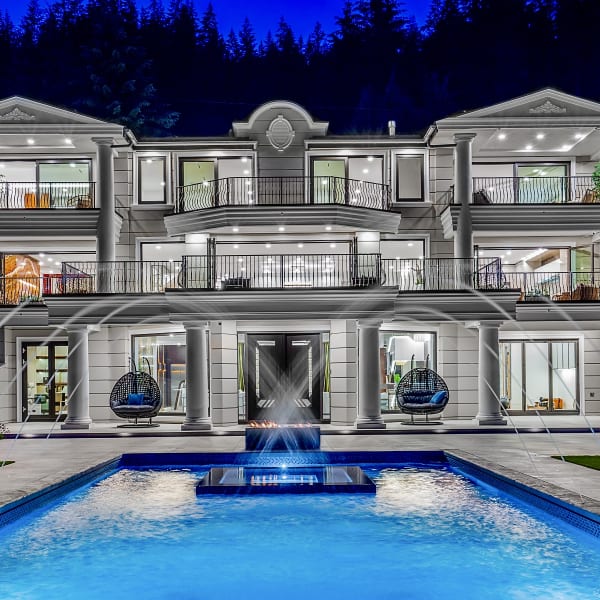 6-bedroom luxury home in 1123 Crestline Road, West Vancouver, BC