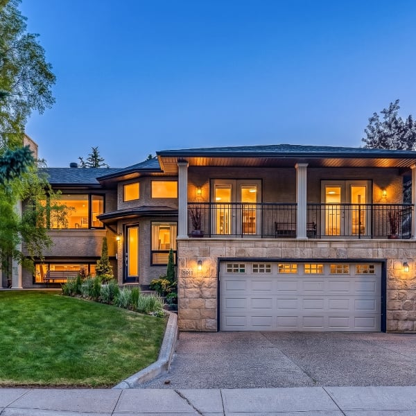 4-bedroom luxury home in 5011 Viceroy Drive Northwest, Calgary, AB
