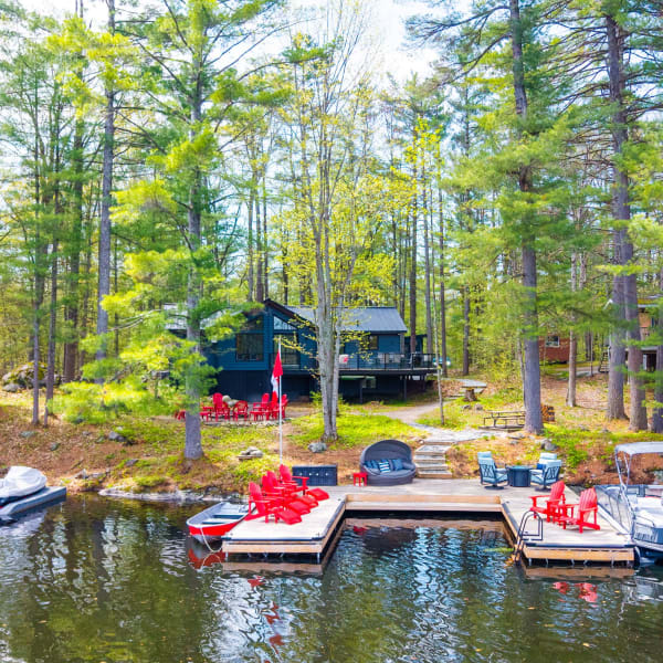 3-bedroom luxury home in 1117 Turtle Lake Road, Gravenhurst, ON