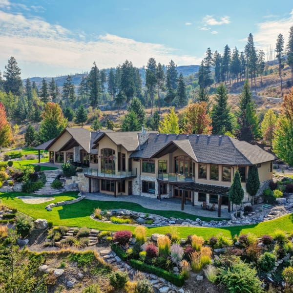 4-bedroom luxury home in 105 Timberline Road, Kelowna, BC