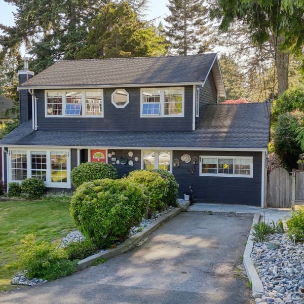 3-bedroom luxury home in 1425 129 Street, Surrey, BC