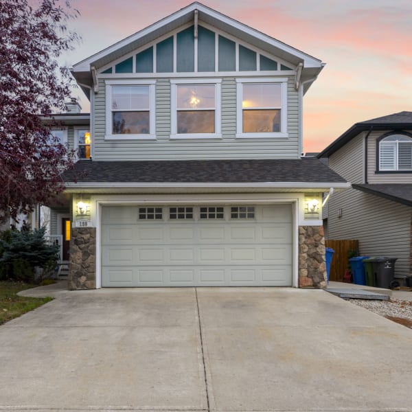 6-bedroom luxury home in 159 Hawkmere View, Chestermere, AB