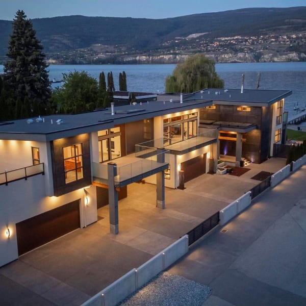 luxury home in 704 Stonor Street, Summerland, BC
