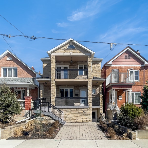 4-bedroom luxury home in 127 Greenlaw Avenue, Toronto, ON