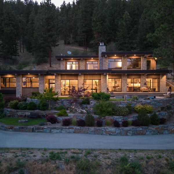 5-bedroom luxury home in 26 Commonage Road, Vernon, BC