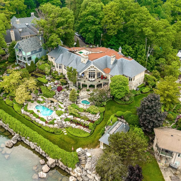 4-bedroom luxury home in 872 Whittier Crescent, Mississauga, ON