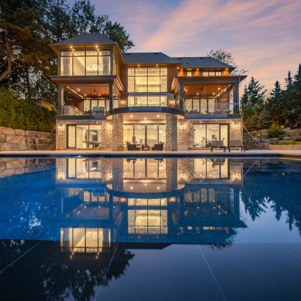 5-bedroom luxury home in 140 Secord Lane, Burlington, ON