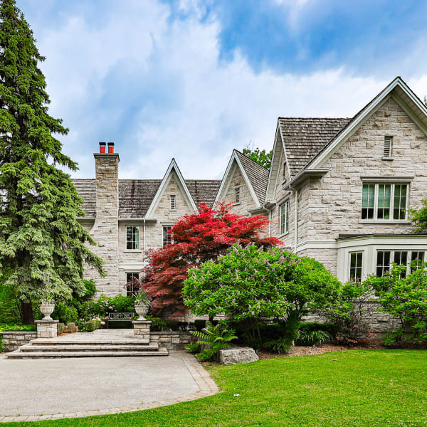 5-bedroom luxury home in 1257 Tecumseh Park Drive, Mississauga, ON
