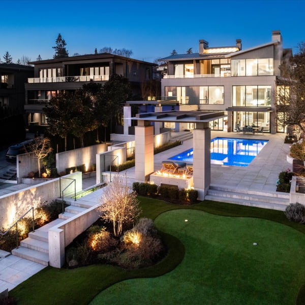 3-bedroom luxury home in 13386 Marine Drive, Surrey, BC