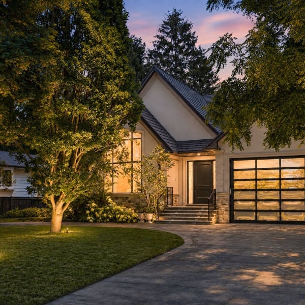 5-bedroom luxury home in 3168 Lakeshore Road West, Oakville, ON