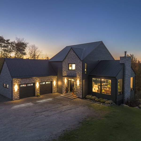 4-bedroom luxury home in 12 Chemin des Montagnards, Potton, QC