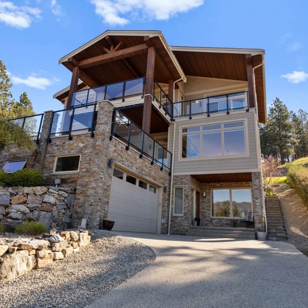 4-bedroom luxury home in 10989 Maddock Avenue, Lake Country, BC
