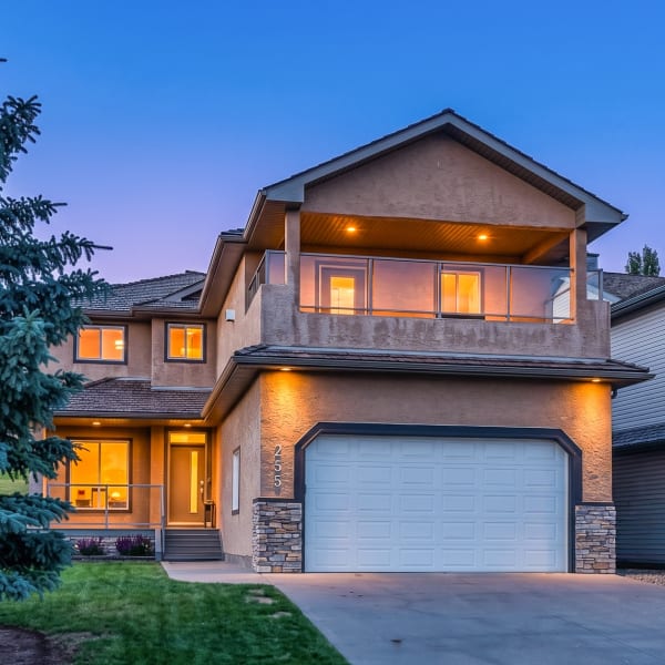4-bedroom luxury home in 255 Gleneagles View, Cochrane, AB