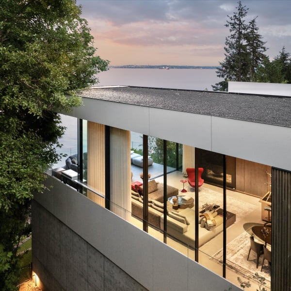 4-bedroom luxury home in 3478 Marine Drive, West Vancouver, BC