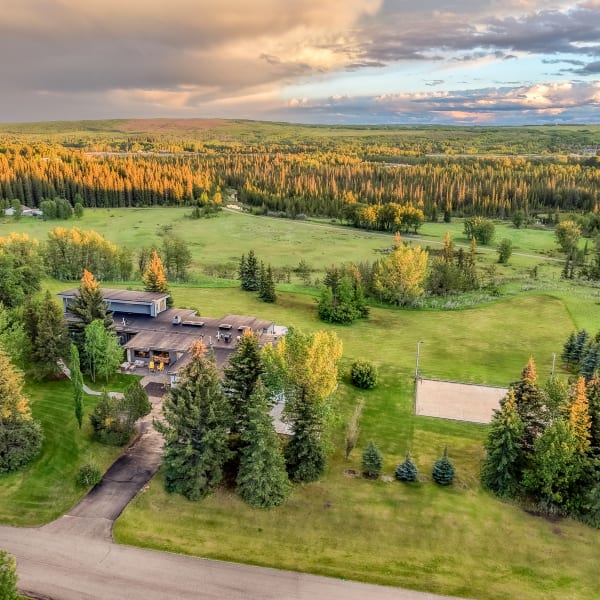 6-bedroom luxury home in 183 Pinebrook Way South West, Calgary, AB