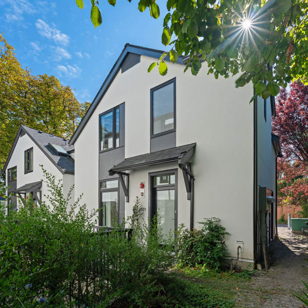 2-bedroom luxury home in 4921 Larch Street, Vancouver, BC