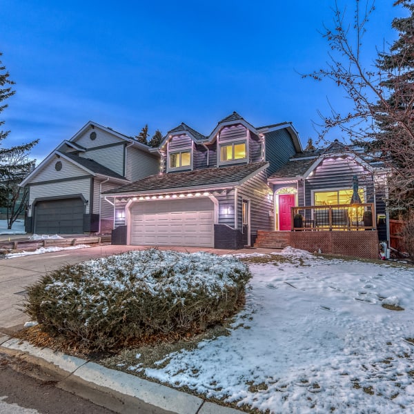 5-bedroom luxury home in 76 Stradbrooke Way Southwest, Calgary, AB