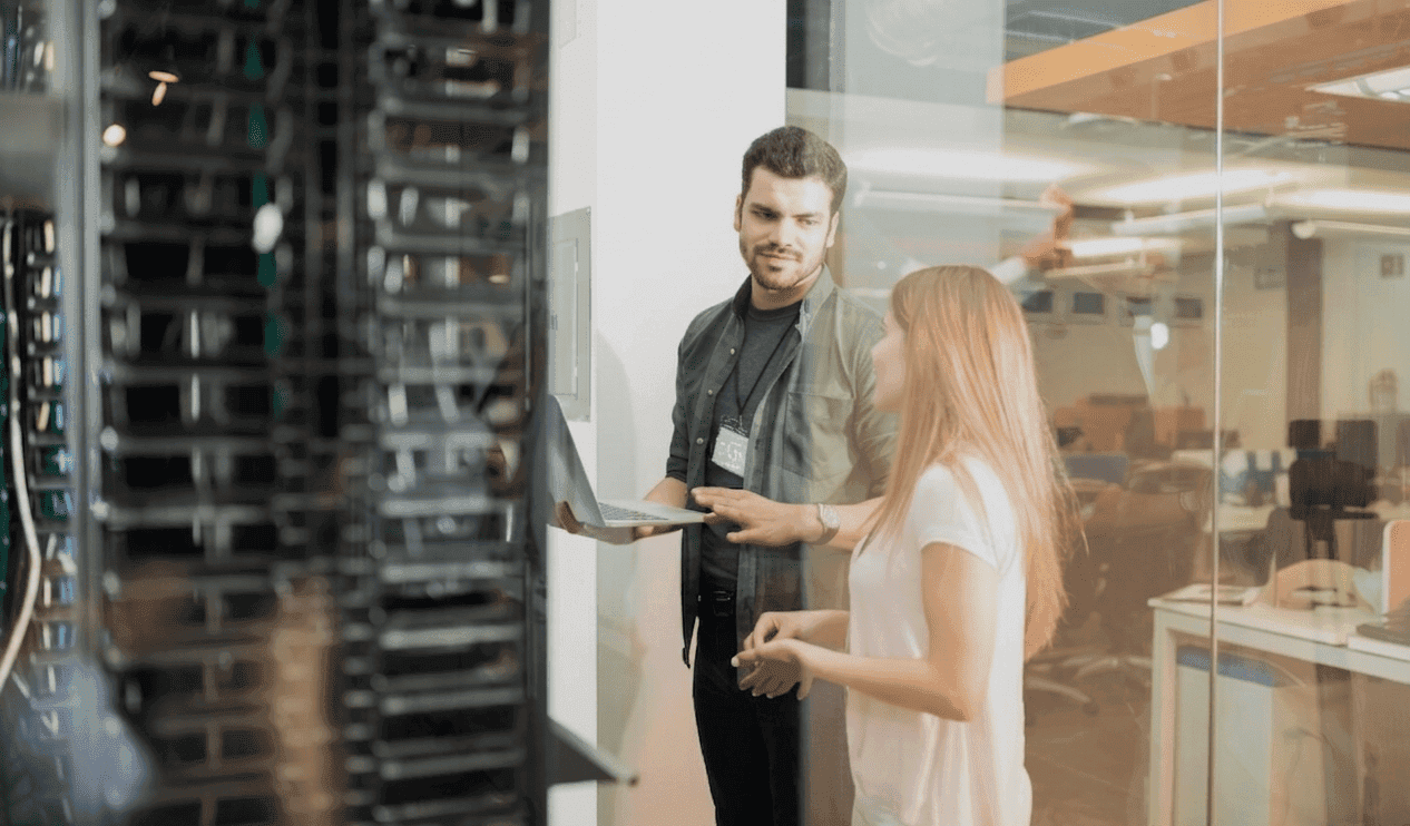 Hardware empresarial — Servidores, redes, equipos