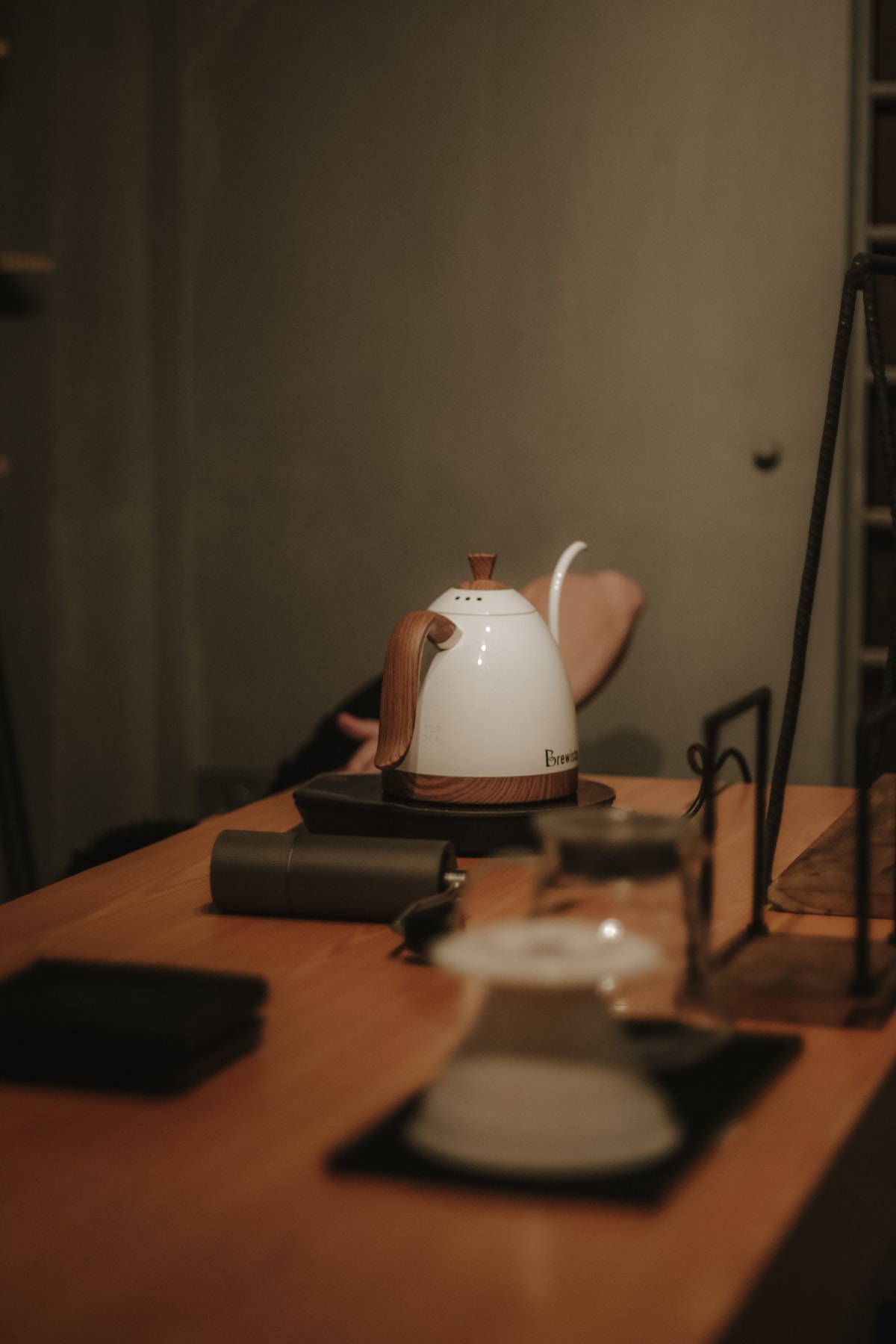 Brewista Artisan Electric Gooseneck Kettle (White & Wood)