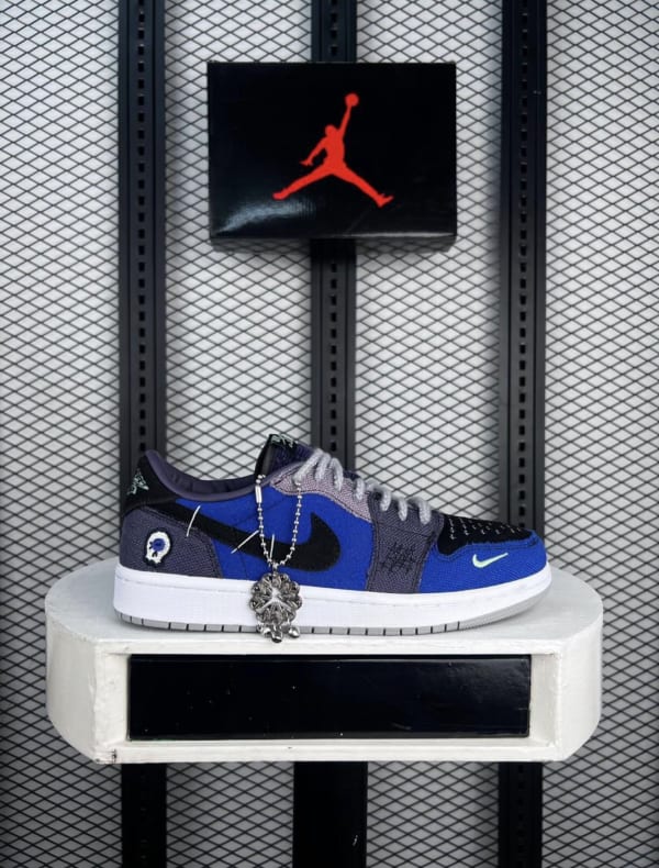 Navy/blue and black