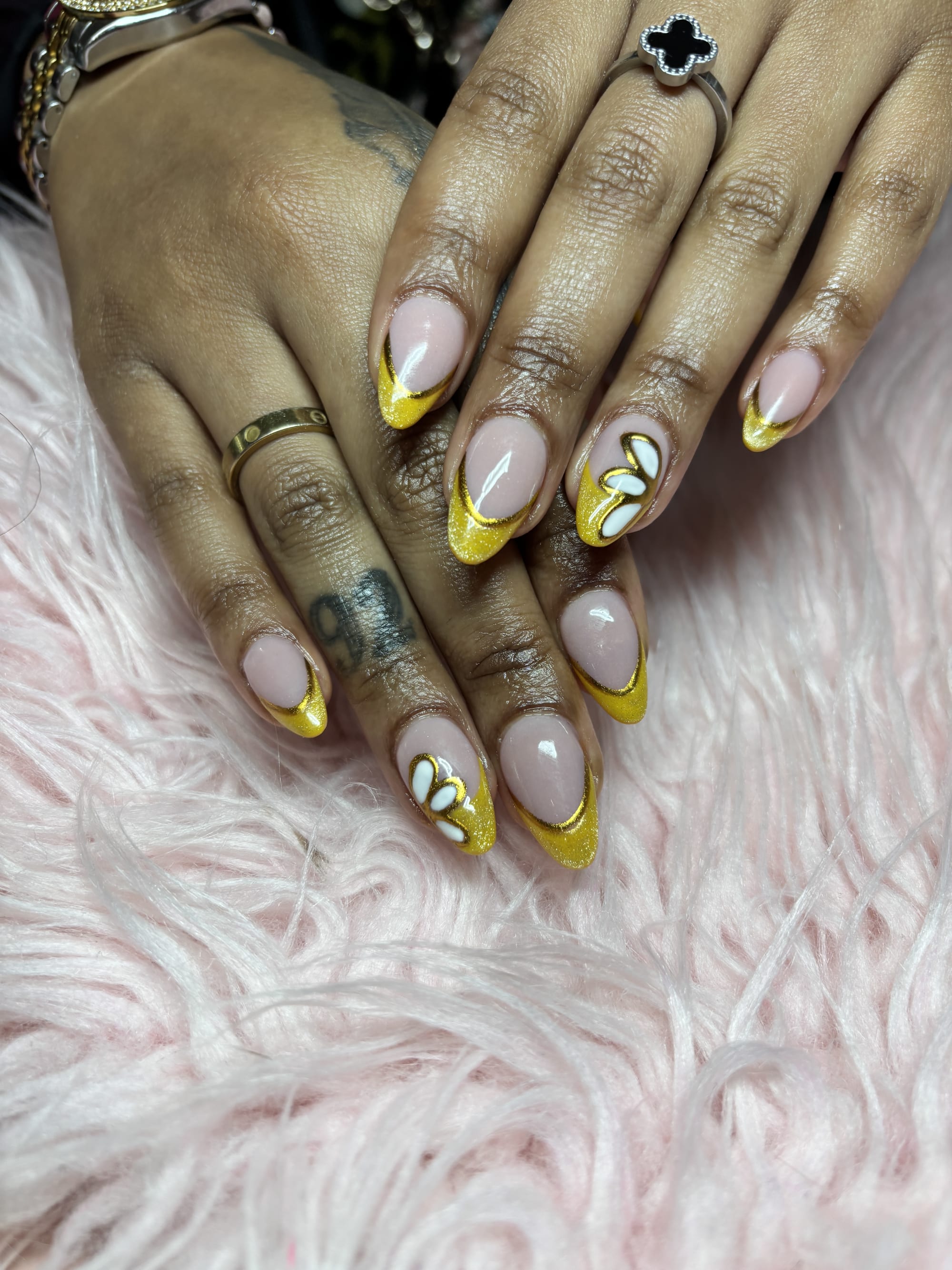 Full set acrylic nails, cat eye, designed set.