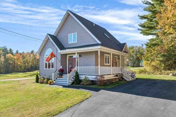 The Perfect Overflow Solution: Modern Comfort Minutes from the Lake