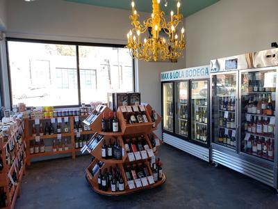 Max & Lola Bodega