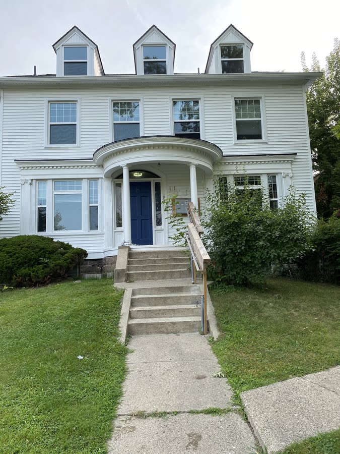 905 Oakland Ave