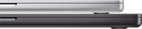 Två MacBook-datorer staplade ovanpå varandra, den grå datorn längst upp är lite mindre än den svarta datorn underst.