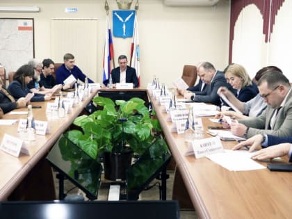 Депутаты призвали не затягивать работы по замене лифтов в многоквартирных домах