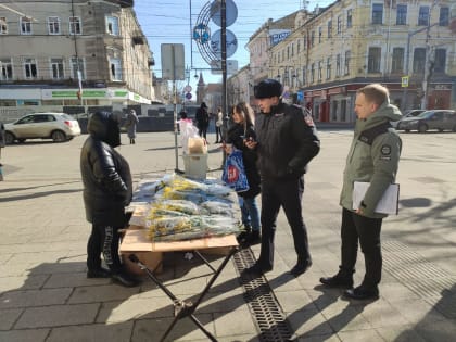 Сотрудники комитета муниципального контроля проверили наличие нарушений в сфере торговли во Фрунзенском районе