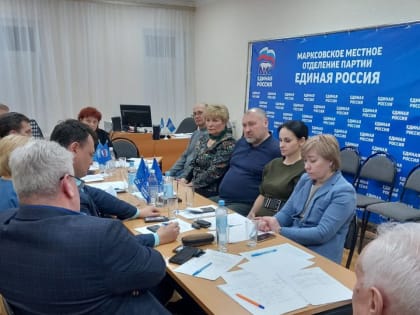 В Марксе обсудили вопросы оказания необходимой помощи со стороны депутатов и администрации районе в вопросах обеспечения детей-сирот жильем