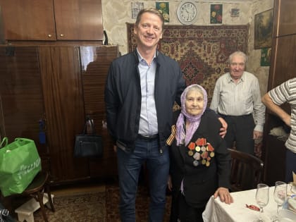 Максим Самсонов поздравил ветерана Великой отечественной Войны с днем рождения
