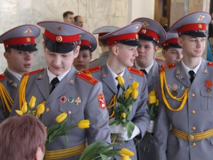 8 Марта. Саратовских женщин поздравили Роман Бусаргин и Анна Доровская