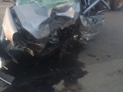 В лобовом столкновении под Саратовом один водитель погиб, второй - в больнице