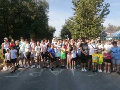 Активисты "Движения первых", а также родители и наставники Первых приняли участие в ежегодном легкоатлетическом кроссе