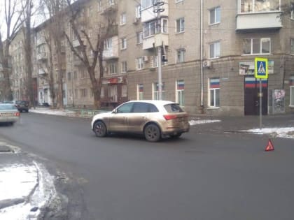 На Астраханской женщина попала под колеса иномарки