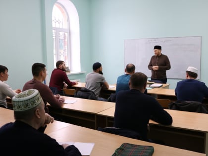 В Саратовской Соборной мечети проходят краткосрочные курсы по намазу