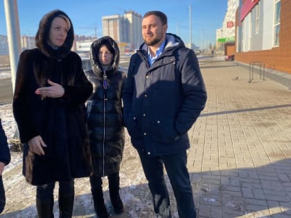 Представители комитета дорожного хозяйства, благоустройства и транспорта администрации города проверили работу светофора на перекрестке улиц Гришаева и Тархова